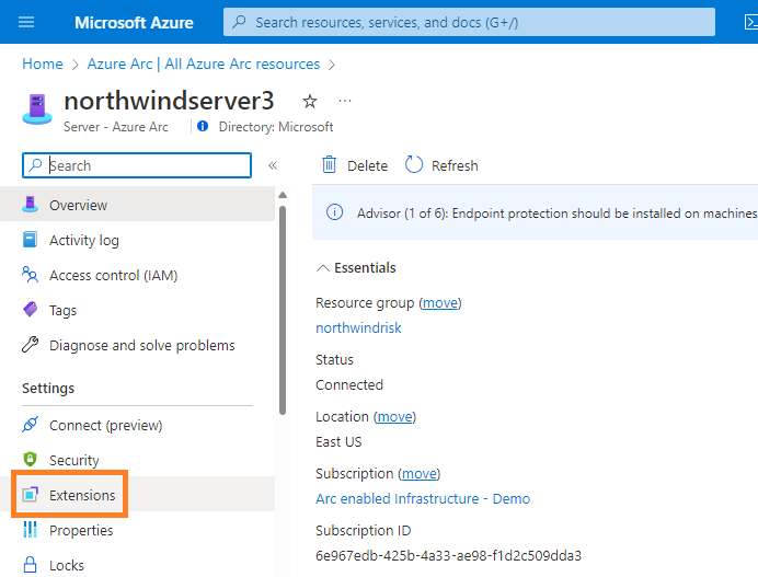 Azure 门户中已启用 Azure Arc 的服务器的屏幕截图，其中显示了哪里可以导航到扩展。
