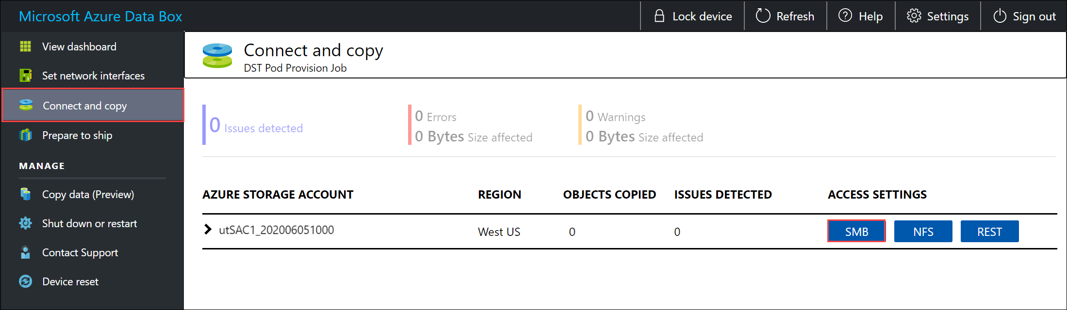 屏幕截图显示了 Data Box 本地 Web UI 中的“连接和复制”页。突出显示了“连接和复制”菜单项和“SMB”选项。